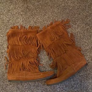 Minnetonka 3-Layer Fringe Boot